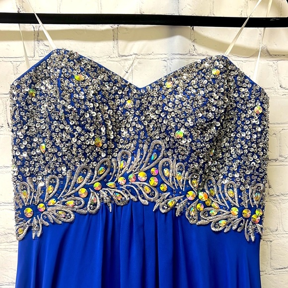 Decode party gown blue color  size 2 in excellent used condition. - Picture 4 of 10